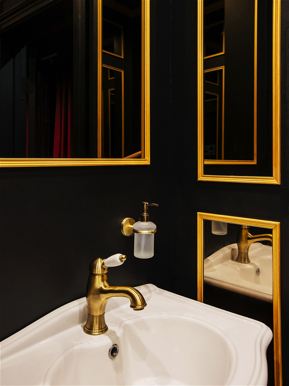 Место, где грехи в наслаждение переосмыслены