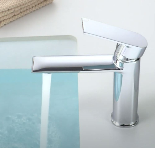 Смеситель для умывальника Rea Veneta chrom B6416