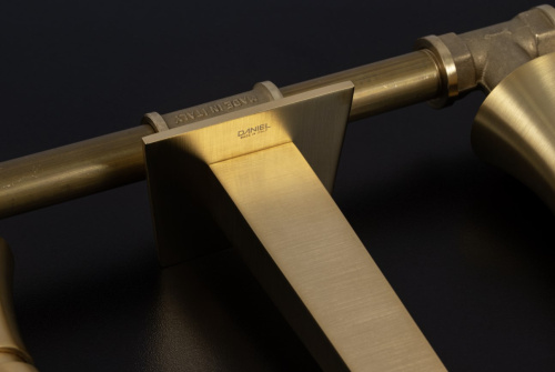 Смеситель для раковины Daniel Diva DV5022DP