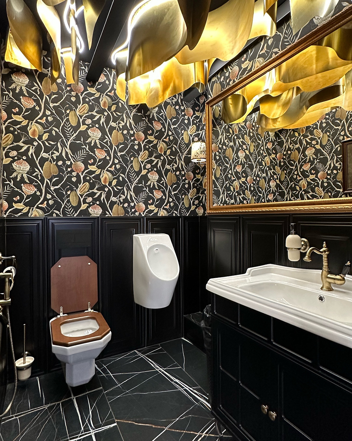 Недавно свои двери открыло новое уникальное заведение @pianobar.minsk