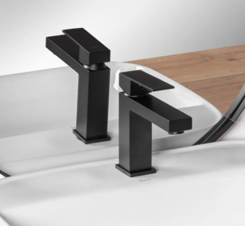 Смеситель для умывальника Rea Fenix Black B7894